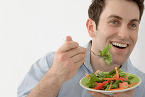Essen Sie während der Prostatitis-Behandlung Gemüsesalat